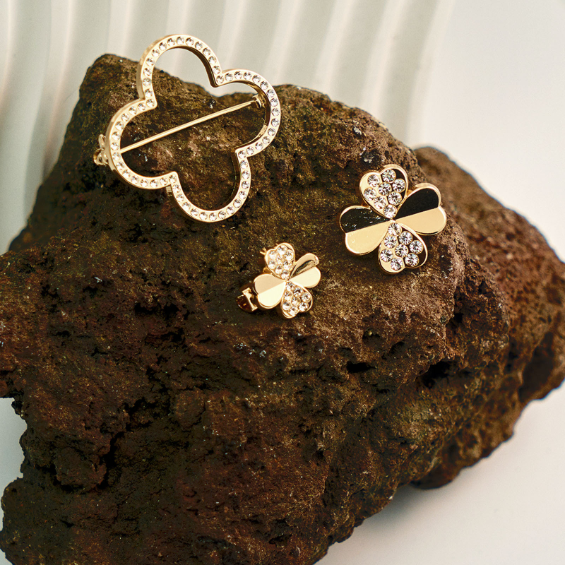 CLOVER PIN SET - LIGHT GOLD COLOUR